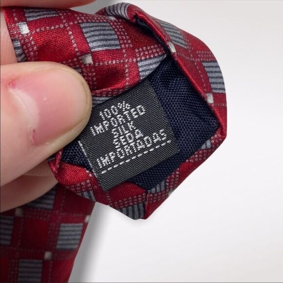 ARROW | 3/$15 Red & Gray Patterned Silk Tie - Picture 2 of 5